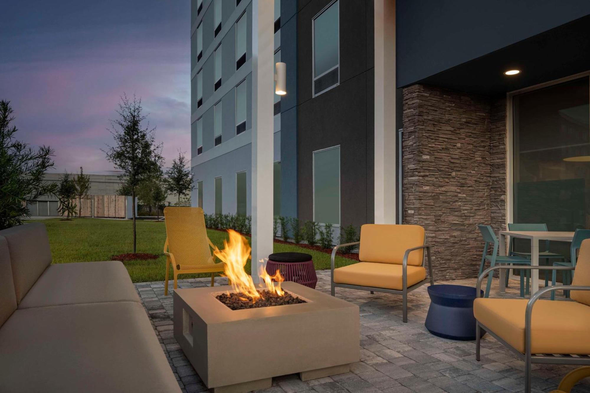 Home2 By Hilton Orlando North Hotel